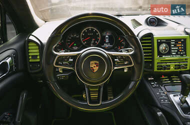 Внедорожник / Кроссовер Porsche Cayenne 2015 в 