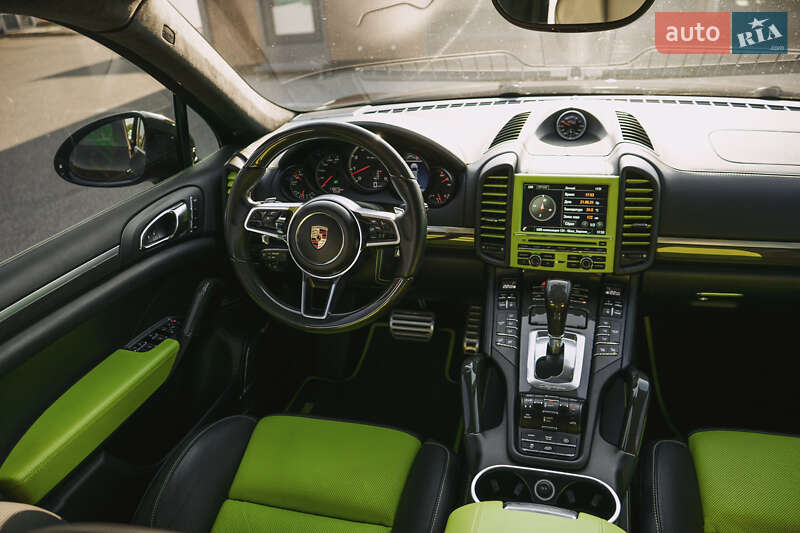 Внедорожник / Кроссовер Porsche Cayenne 2015 в Киеве