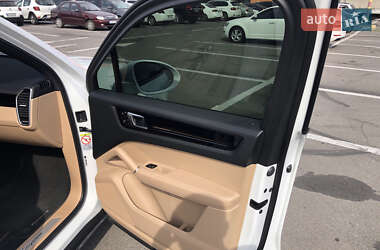 Внедорожник / Кроссовер Porsche Cayenne 2019 в 