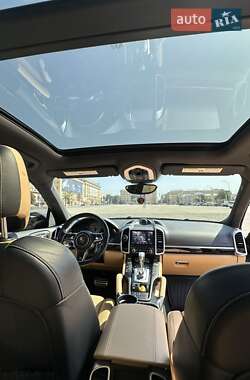 Внедорожник / Кроссовер Porsche Cayenne 2017 в 