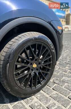 Внедорожник / Кроссовер Porsche Cayenne 2017 в 