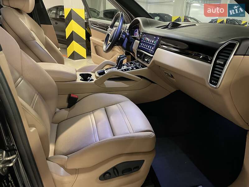 Внедорожник / Кроссовер Porsche Cayenne 2021 в Киеве