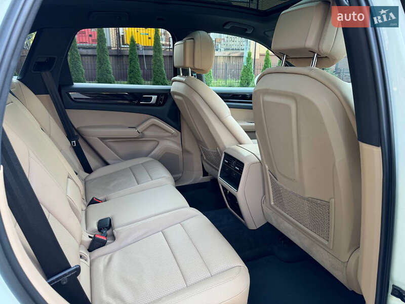 Внедорожник / Кроссовер Porsche Cayenne 2019 в Хмельницком