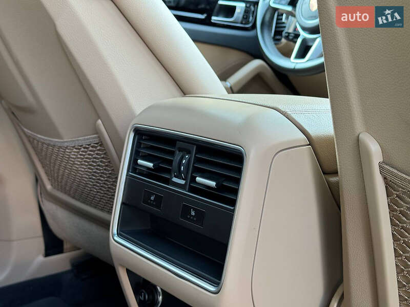 Внедорожник / Кроссовер Porsche Cayenne 2019 в Хмельницком