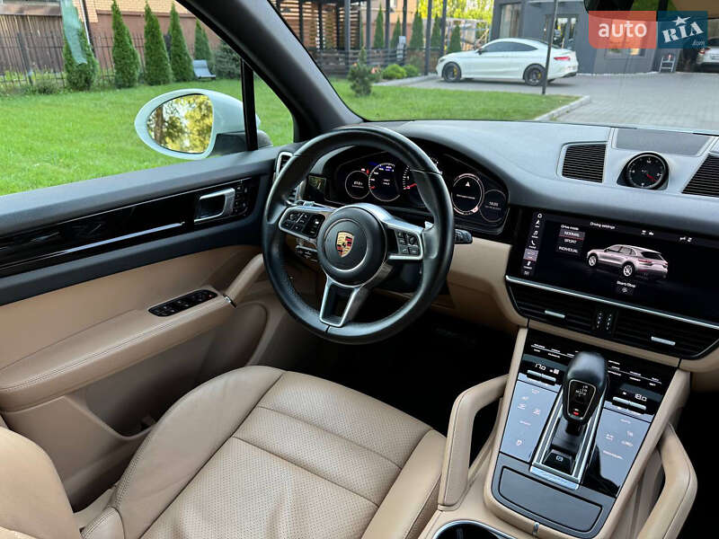 Внедорожник / Кроссовер Porsche Cayenne 2019 в Хмельницком