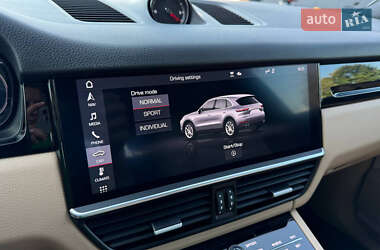 Внедорожник / Кроссовер Porsche Cayenne 2019 в 