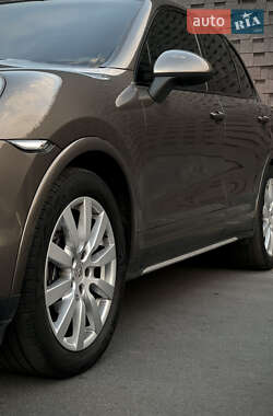 Позашляховик / Кросовер Porsche Cayenne 2012 в 