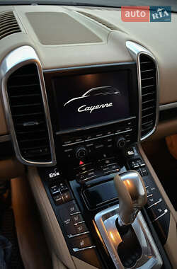 Позашляховик / Кросовер Porsche Cayenne 2012 в 
