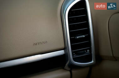 Позашляховик / Кросовер Porsche Cayenne 2012 в 