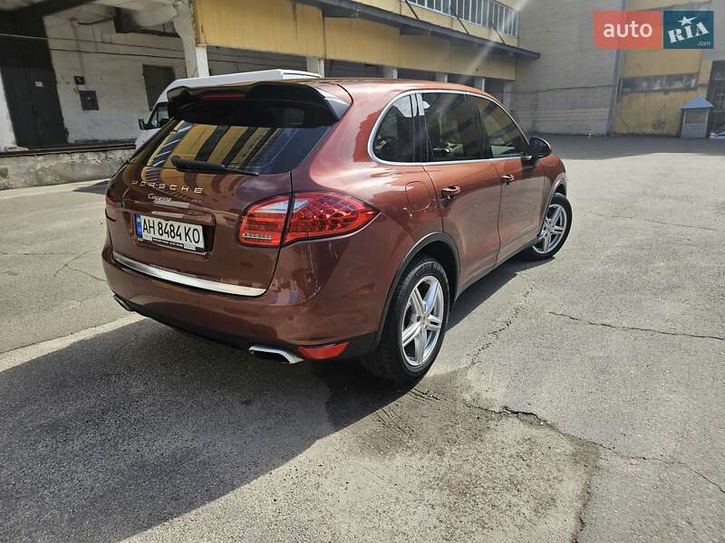 Позашляховик / Кросовер Porsche Cayenne 2012 в Києві