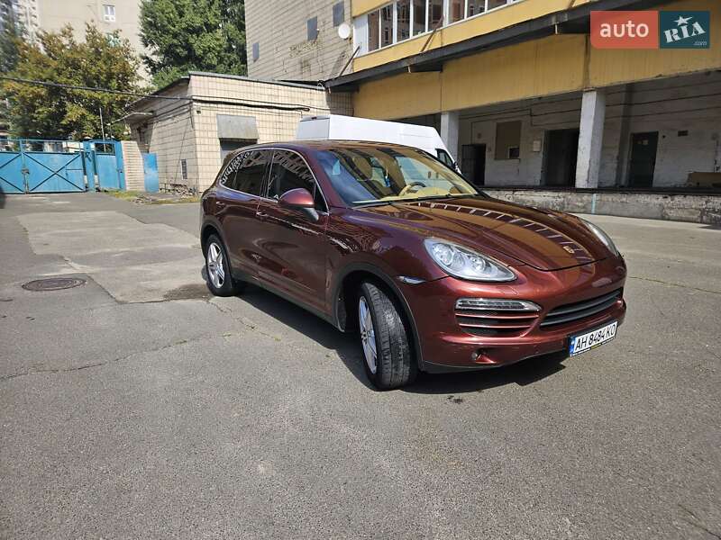 Позашляховик / Кросовер Porsche Cayenne 2012 в Києві