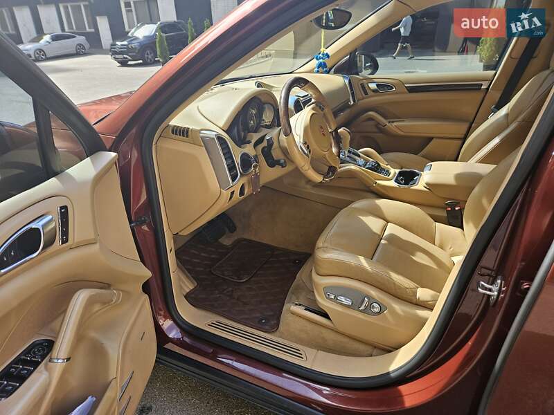 Позашляховик / Кросовер Porsche Cayenne 2012 в Києві