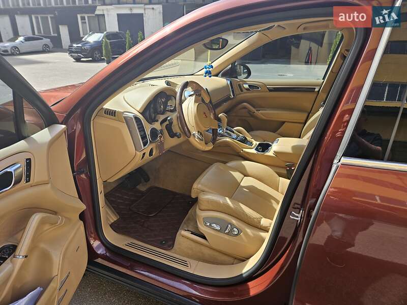 Позашляховик / Кросовер Porsche Cayenne 2012 в Києві