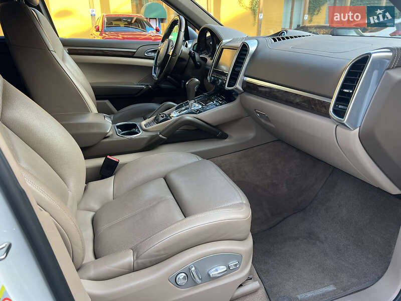 Внедорожник / Кроссовер Porsche Cayenne 2012 в Луцке фото 39 Внедорожник / Кроссовер Porsche Cayenne 2012 в Луцке