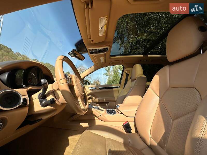 Внедорожник / Кроссовер Porsche Cayenne 2014 в Киеве