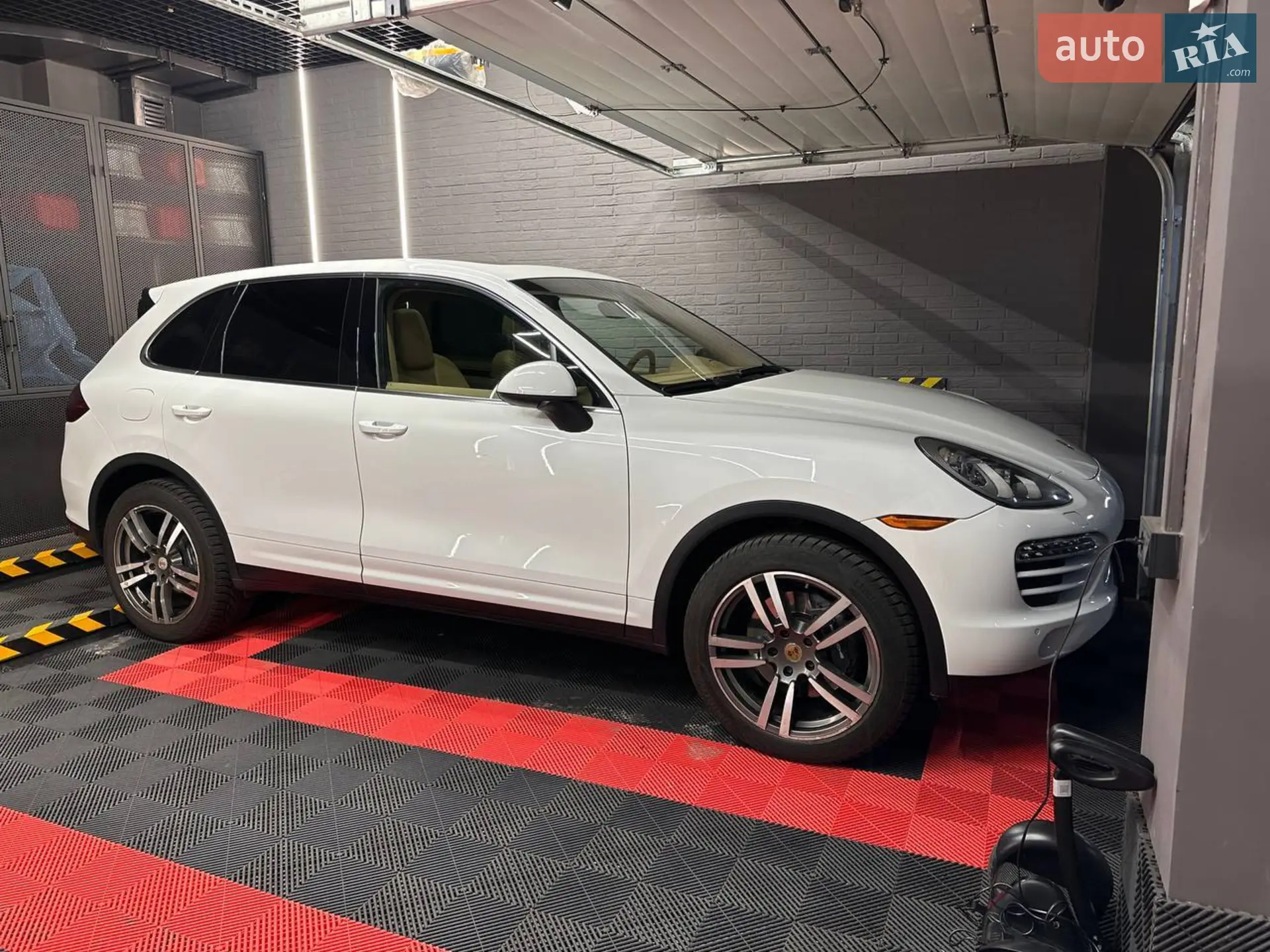 2014 Porsche Cayenne - мініатюра 2