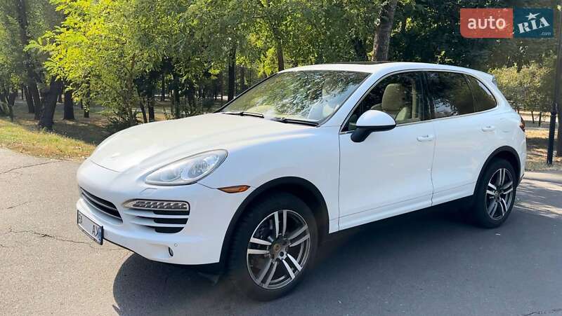 Внедорожник / Кроссовер Porsche Cayenne 2014 в Киеве
