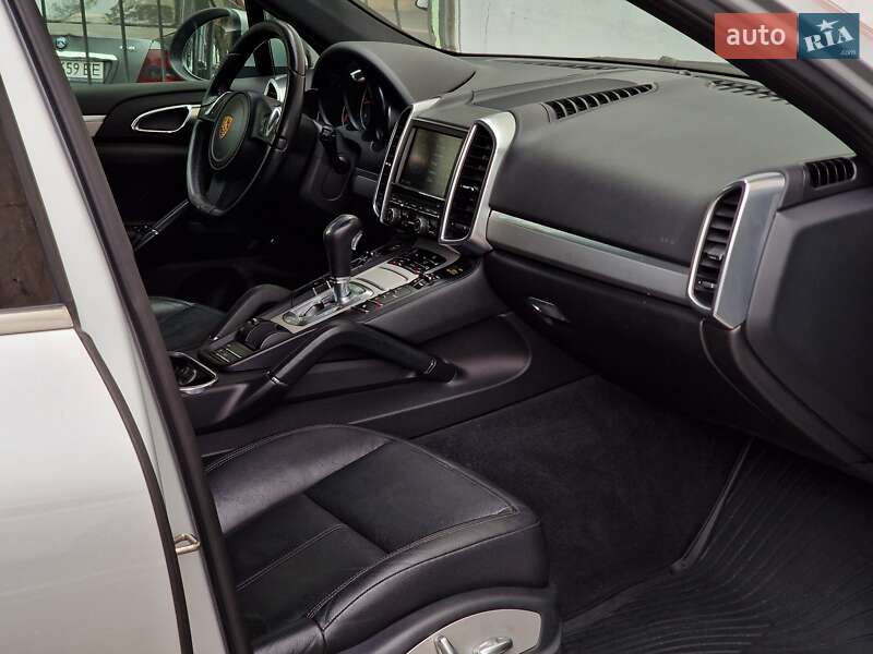 Позашляховик / Кросовер Porsche Cayenne 2012 в Одесі