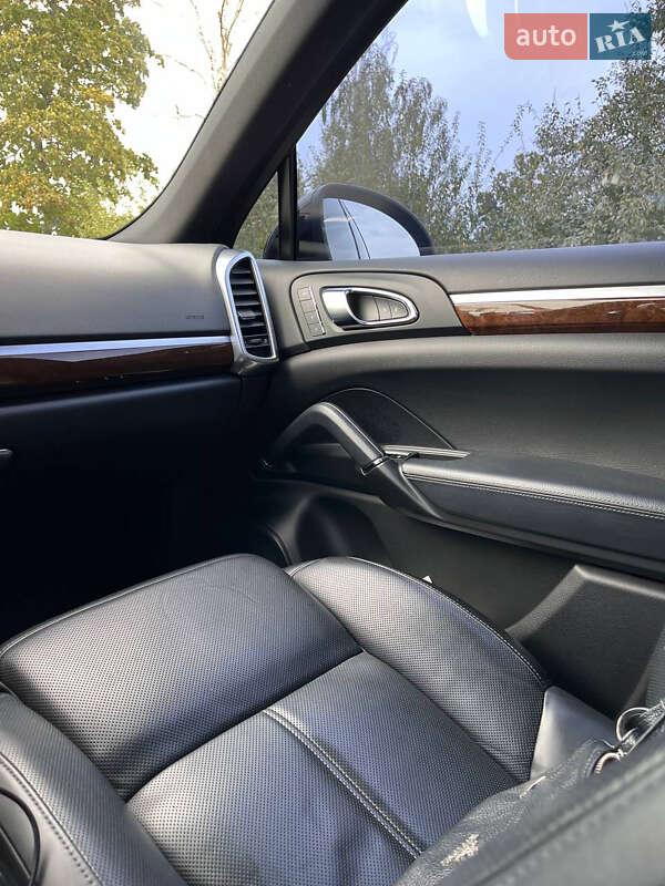 Позашляховик / Кросовер Porsche Cayenne 2013 в Бучі