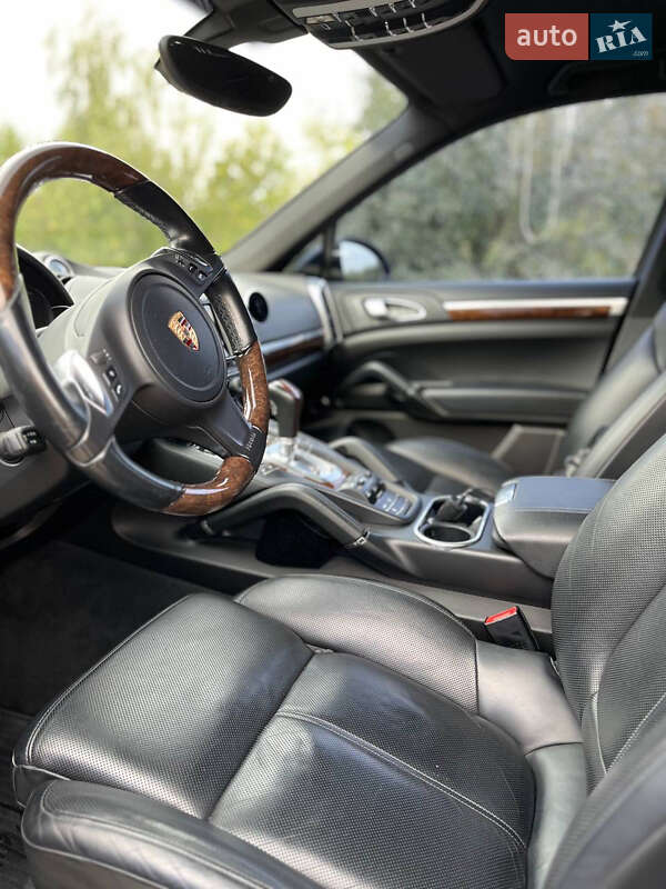 Позашляховик / Кросовер Porsche Cayenne 2013 в Бучі