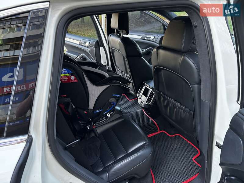 Позашляховик / Кросовер Porsche Cayenne 2010 в Запоріжжі