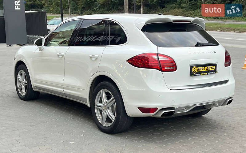 Позашляховик / Кросовер Porsche Cayenne 2012 в Чернівцях