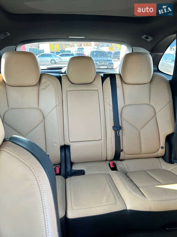 Внедорожник / Кроссовер Porsche Cayenne 2014 в Киеве