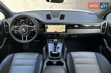 Внедорожник / Кроссовер Porsche Cayenne 2017 в 