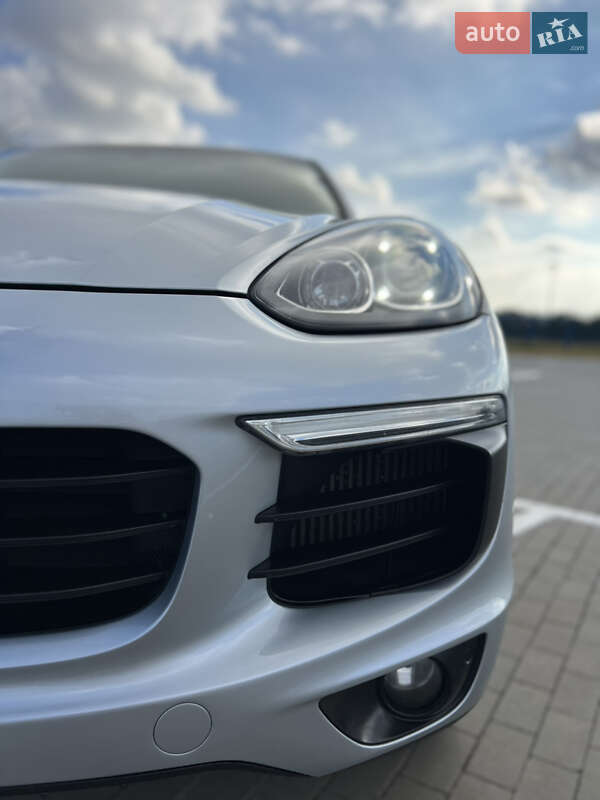 Позашляховик / Кросовер Porsche Cayenne 2015 в Одесі