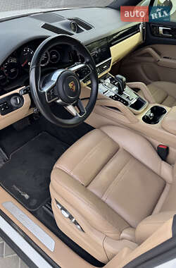 Внедорожник / Кроссовер Porsche Cayenne 2019 в 