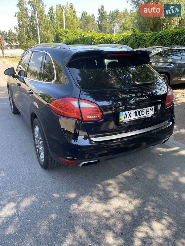 Внедорожник / Кроссовер Porsche Cayenne 2013 в Киеве