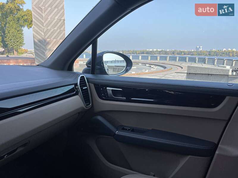 Внедорожник / Кроссовер Porsche Cayenne 2020 в Киеве