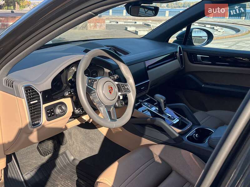 Внедорожник / Кроссовер Porsche Cayenne 2020 в Киеве