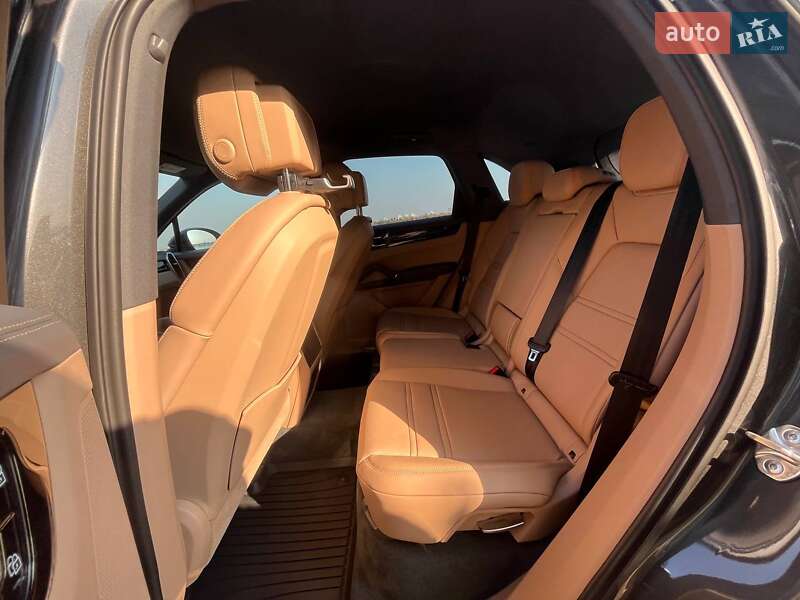 Внедорожник / Кроссовер Porsche Cayenne 2020 в Киеве