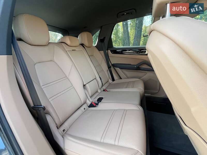Внедорожник / Кроссовер Porsche Cayenne 2020 в Киеве