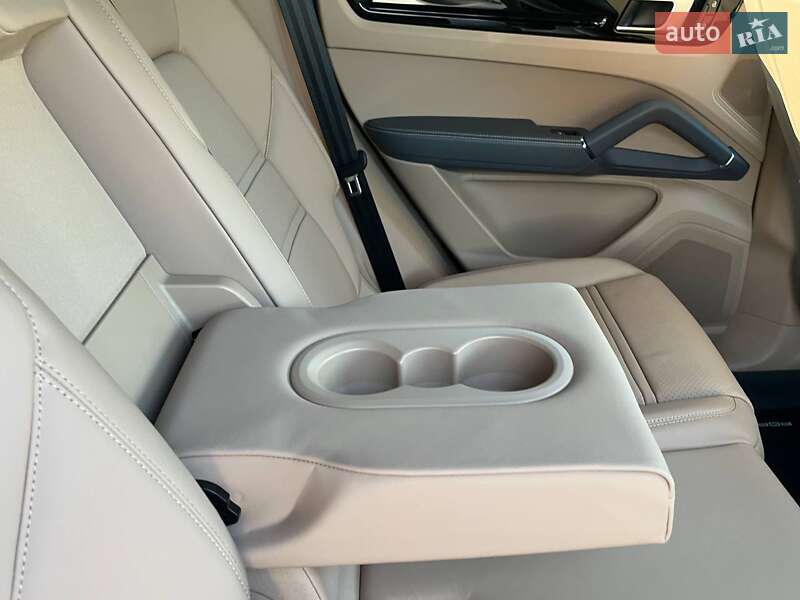 Внедорожник / Кроссовер Porsche Cayenne 2020 в Киеве