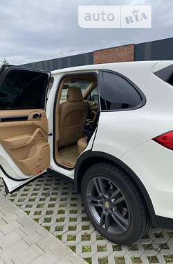 Внедорожник / Кроссовер Porsche Cayenne 2011 в 