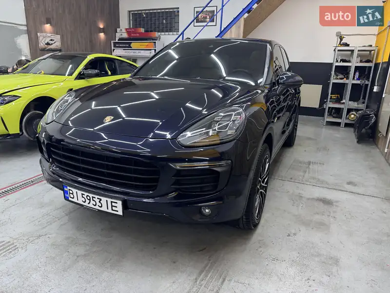 Внедорожник / Кроссовер Porsche Cayenne 2016 в 