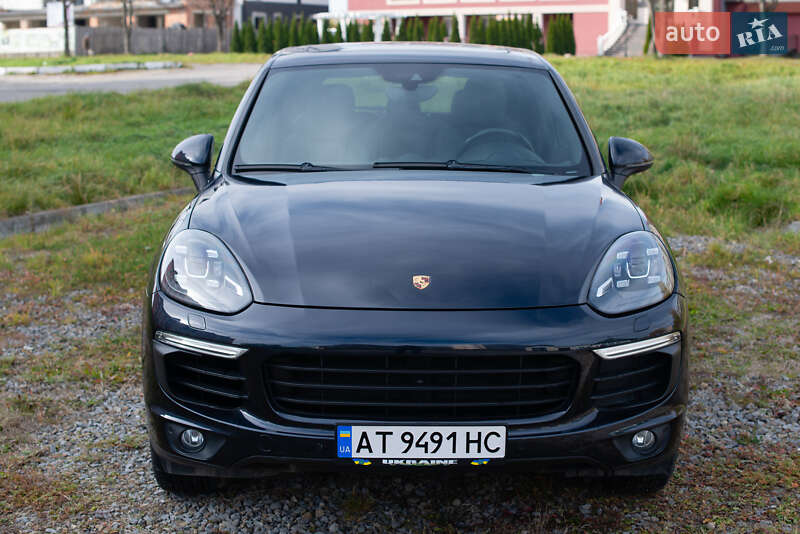 Внедорожник / Кроссовер Porsche Cayenne 2015 в Долине