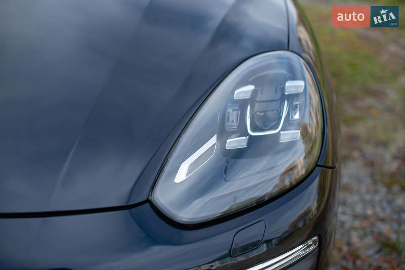 Внедорожник / Кроссовер Porsche Cayenne 2015 в Долине
