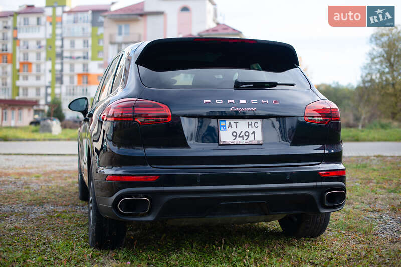 Внедорожник / Кроссовер Porsche Cayenne 2015 в Долине