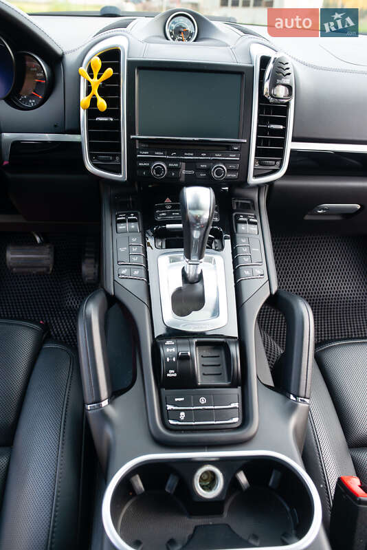 Внедорожник / Кроссовер Porsche Cayenne 2015 в Долине