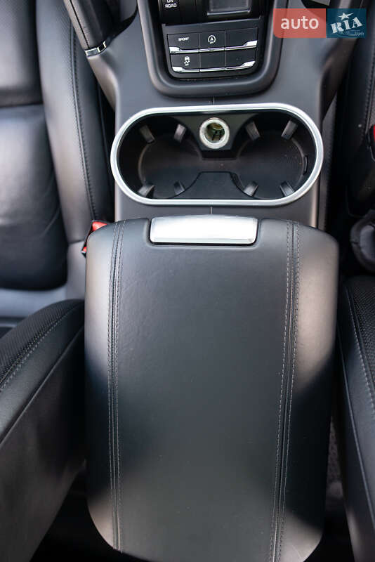 Внедорожник / Кроссовер Porsche Cayenne 2015 в Долине