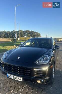 Внедорожник / Кроссовер Porsche Cayenne 2015 в 