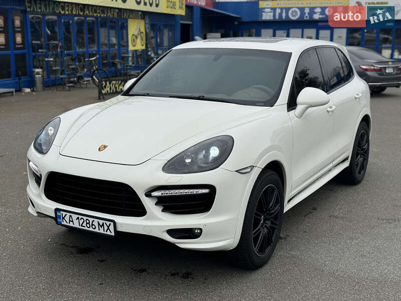 Позашляховик / Кросовер Porsche Cayenne 2011 в Києві