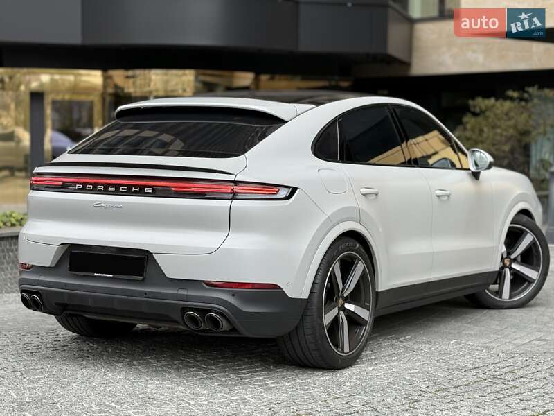 Позашляховик / Кросовер Porsche Cayenne 2023 в 