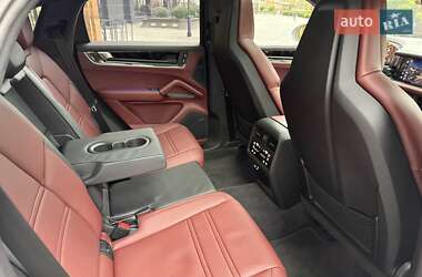 Позашляховик / Кросовер Porsche Cayenne 2023 в 