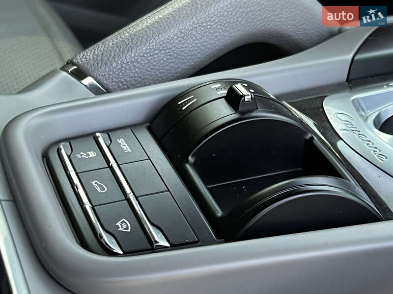 Внедорожник / Кроссовер Porsche Cayenne 2012 в Ахтырке