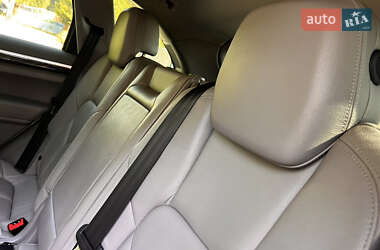 Внедорожник / Кроссовер Porsche Cayenne 2012 в 
