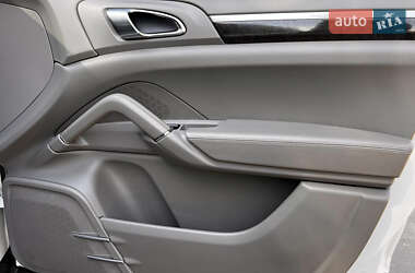 Внедорожник / Кроссовер Porsche Cayenne 2012 в 